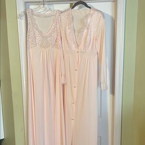 Shadowline Soft Pink Lace Trim Robe and Nightgown Set. Size S.  Vintage.
